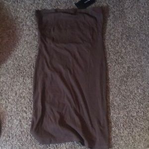 It’s a brown dress no straps ❤️.